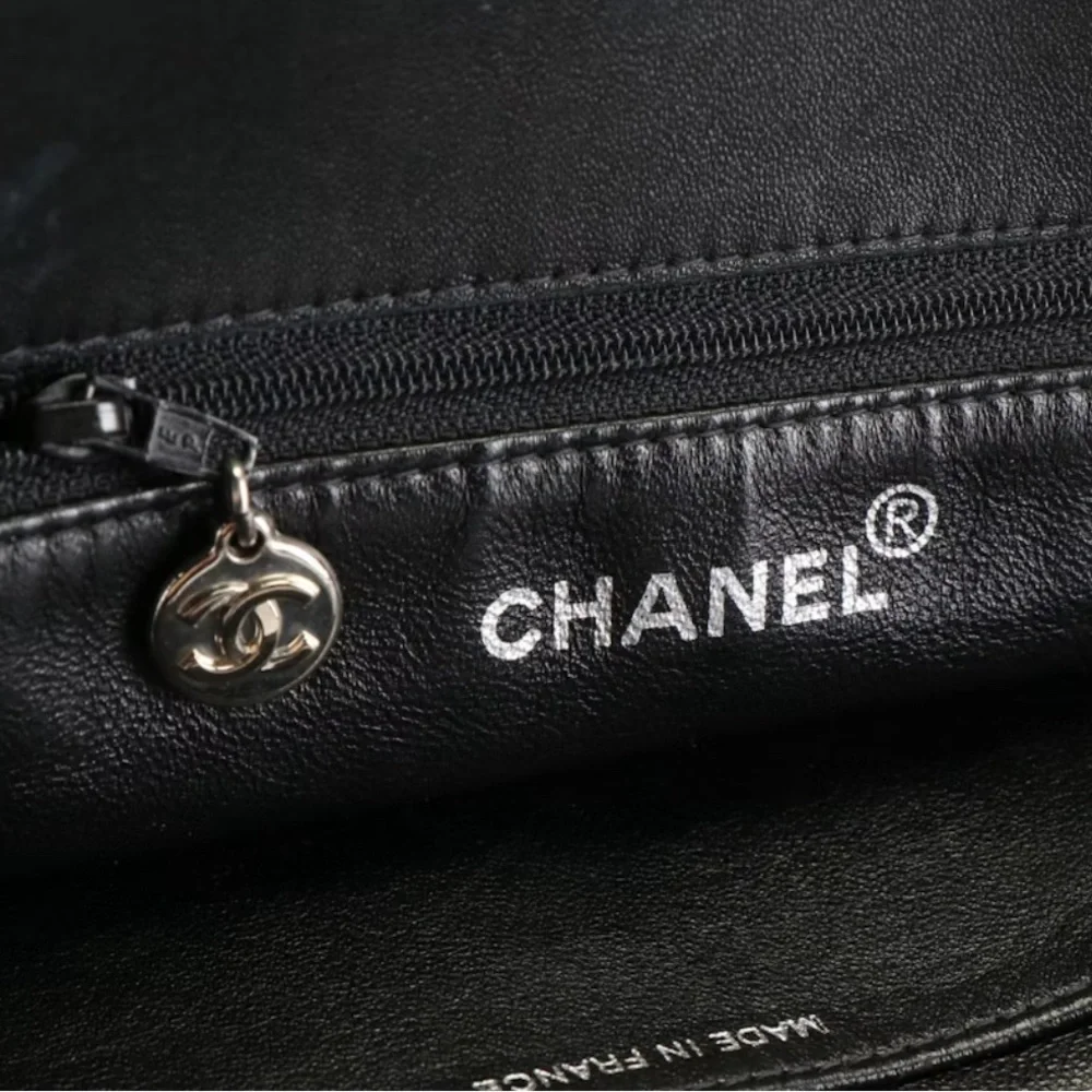 Vintage Chanel diamond pattern shoppers tote